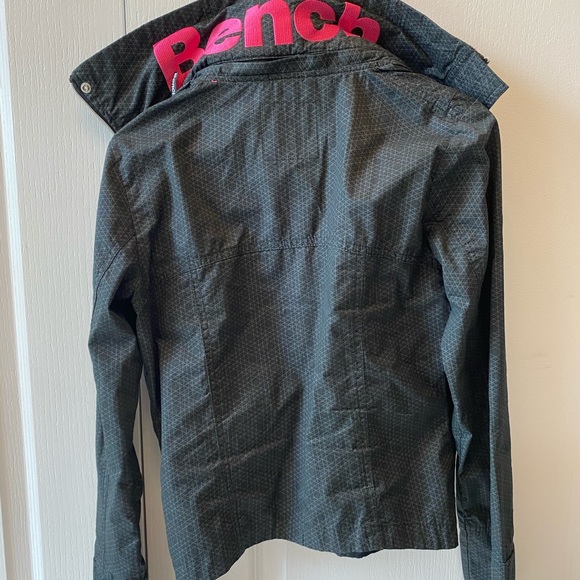 Bench Jacket - Picture 2 of 3